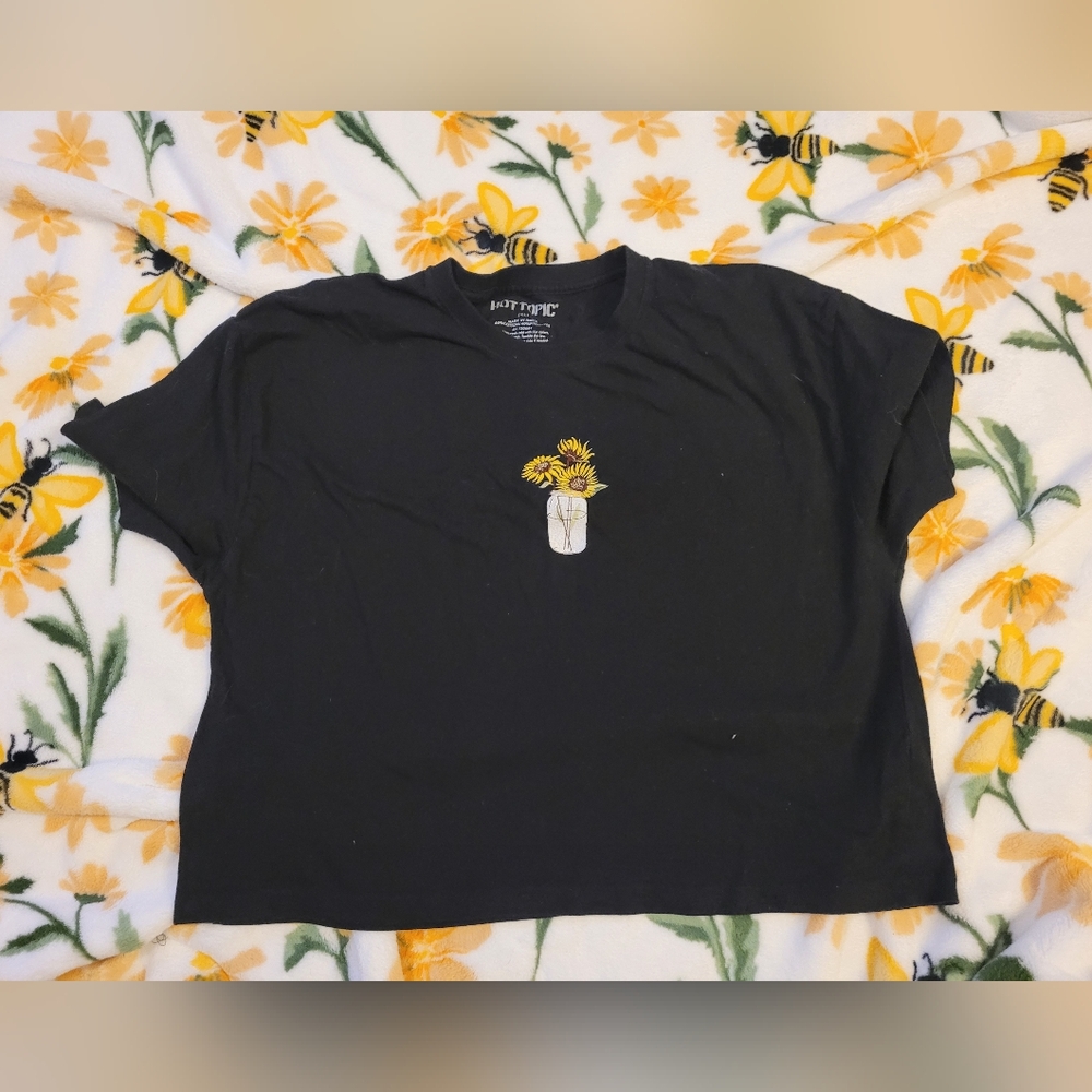 Cute black cropped shirt with sunflowers. From hot topic size xl